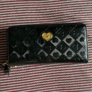 Cute heart wallet, comes with a strap